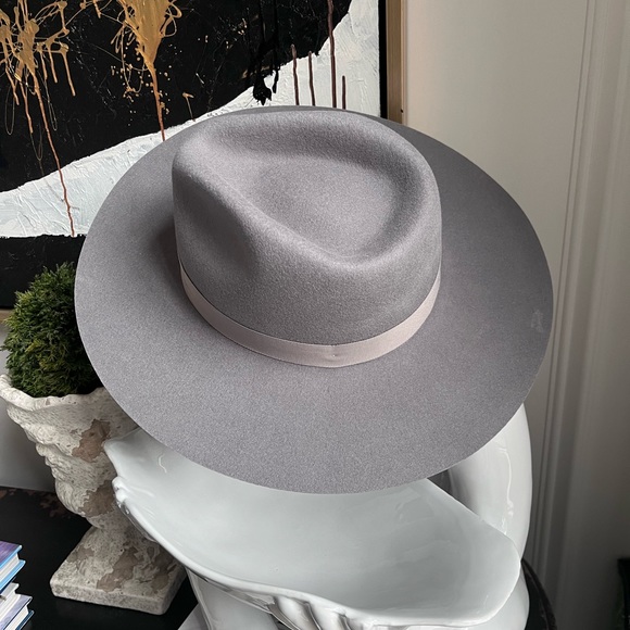 Never worn Hat - Picture 5 of 6